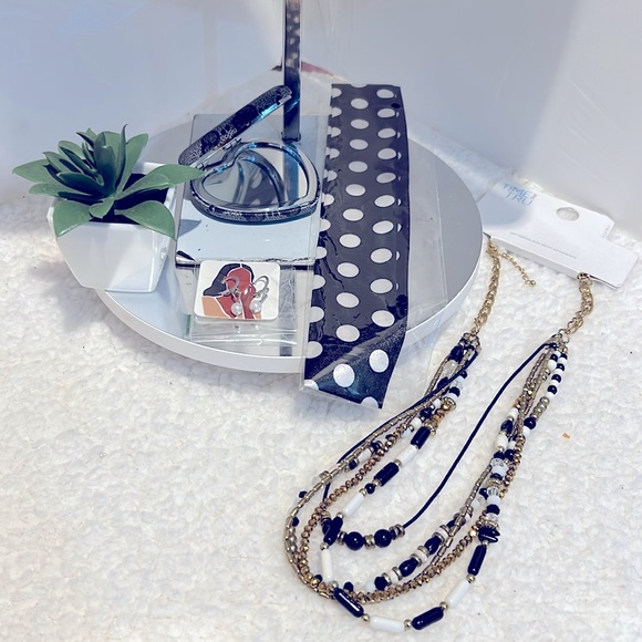 Kate Spade Satchel & Wallet likenew Free Twilly,Earrings,Necklace & Heart Mirror - Picture 6 of 17